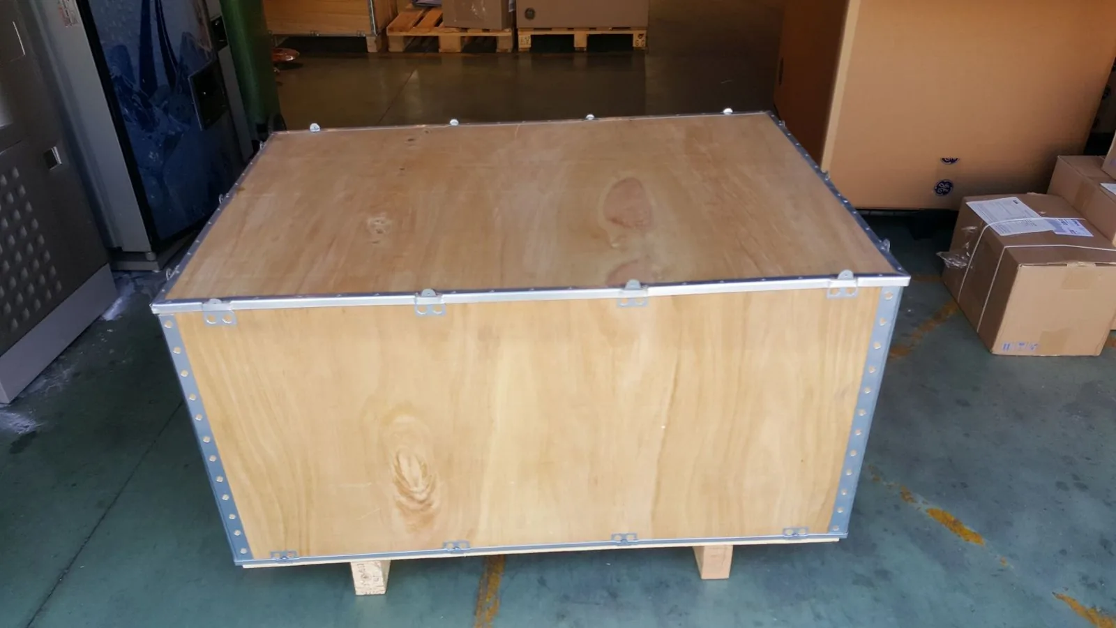 GE industrial solutions entelliguard accessories crated shipment closed view supplied goods evidence for electrical switchgear / breaker spares by Impro Solutions Bangladesh and Impro Solutions UK.